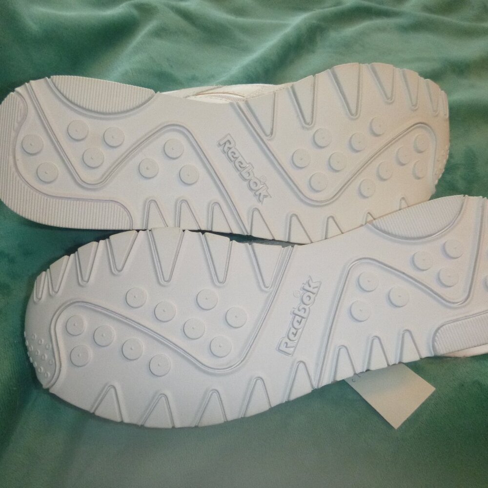 Vintage Reebok sneakers NWT - Picture 3 of 3